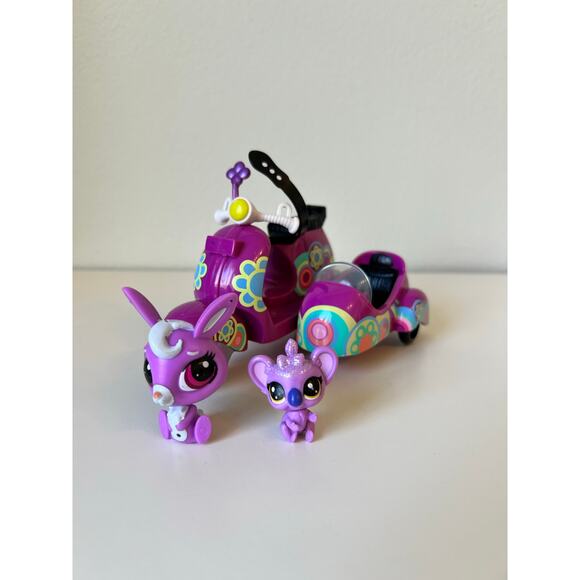 Littlest Pet Shop Blythe Purple Motorcycle Scooter Sidecar Hasbro 2010 w| 2 Pets - Picture 11 of 12
